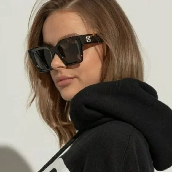 Off-White OERI13I JACKSON 1028 Sunglasses Black Square Frame, Burgundy Lenses